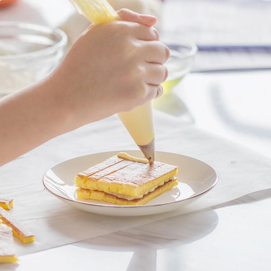 Tainless Steel Piping Tips SPiping Bags Set with 100 Disposable Bags Complete Cake Decorating Kit Convenient Baking Supplies Set